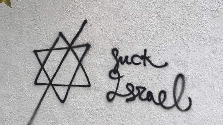 Oleada de grafitis y marcas antisemitas en casas de judíos de Europa
