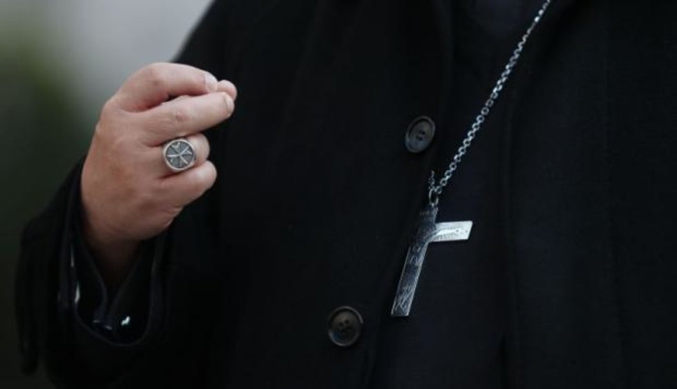 SE SUSPENDEN 152 SACERDOTES DE UNA IGLESIA POR PRACTICAR PEDERASTIA DESDE HACE NUEVE AÑOS