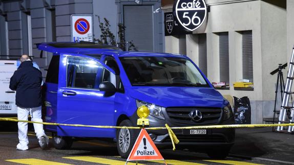 Dos muertos y un herido grave en un tiroteo en un café en Suiza