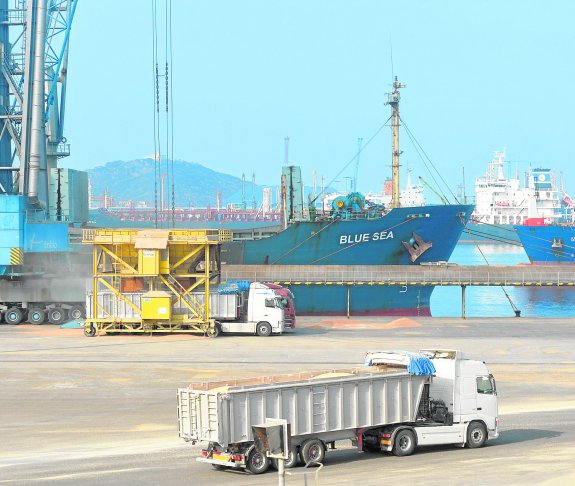 El tráfico portuario baja tras cinco años de récords al llegar menos petróleo y gas