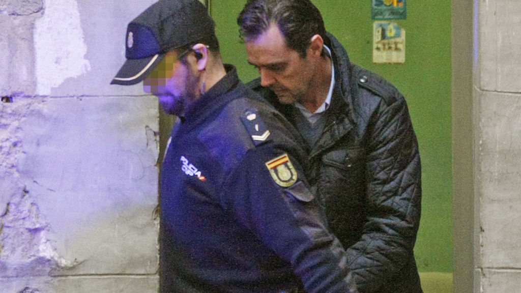 Detenido un yerno de la viuda del expresidente de la CAM por el crimen