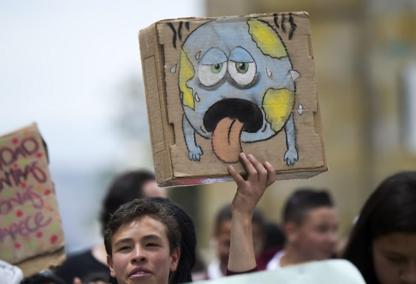 Estudiantes salieron a las calles a exigir acciones reales contra el cambio climático