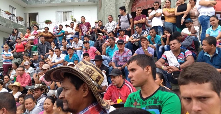 Desalojan familias afectadas por Hidroituango de albergues de EPM