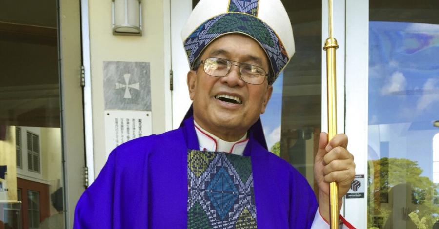 Expulsa Vaticano a arzobispo de isla de Guam acusado de abuso a menores