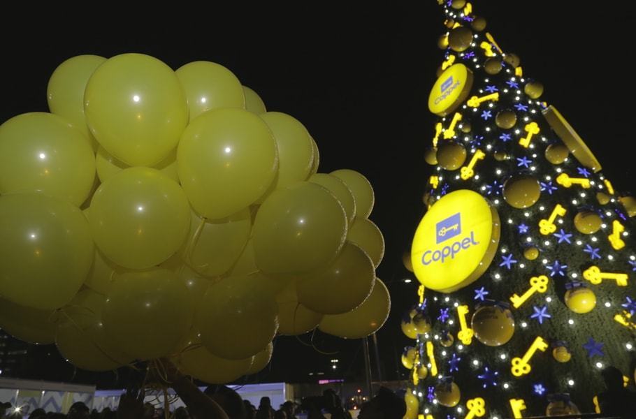 Siempre en Navidad se siente la magia: Coppel ilumina su árbol navideño en la Ciudad de México