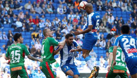 Sufrido triunfo del Espanyol ante el Alavés (2-1)