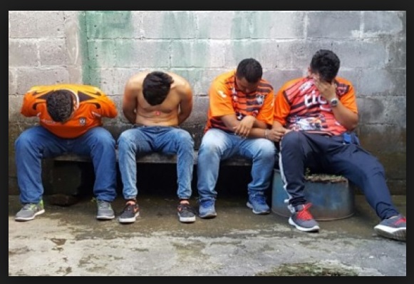 autoridades reportan decomiso de armas a aficionados de club deportivo aguila...