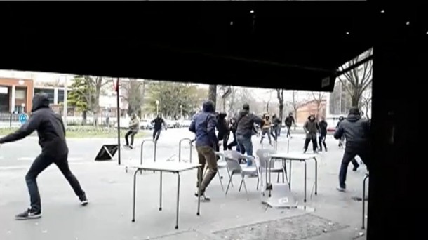 Pelea entre hinchas del Alavés y del Barcelona