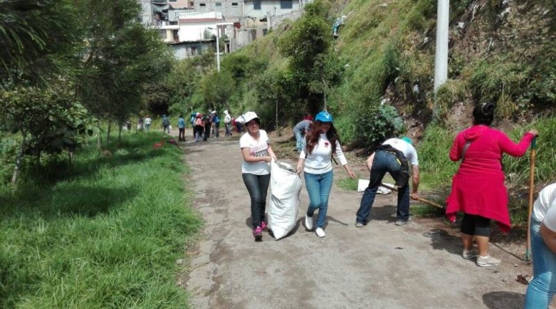 Vecinos de la Bota y el Carmen Bajo recuperan las quebradas.