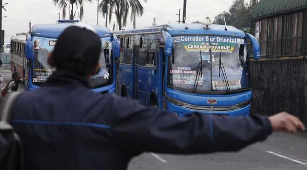 Pasaje urbano en Quito subiría a 35 centavos, a cambio de mejoras en el servicio de transporte