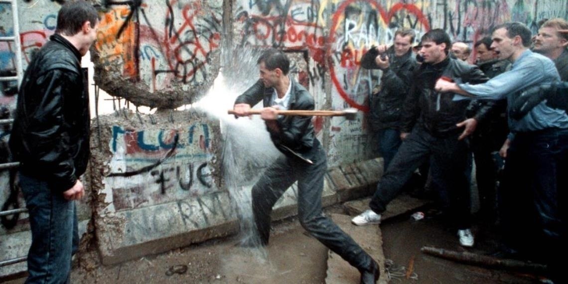 FIN DEL MURO DE BERLÍN