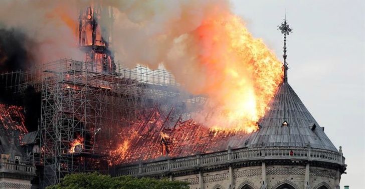 Hallan colillas de cigarro donde habría surgido el fuego de la Catedral de Notre Dame 