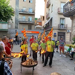 Rebuda de la Flama del Canigó a Sant Vicenç de Castellet, gràcies al Centre Excursionista i altres entitats locals