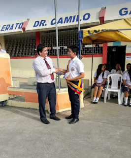 Posesión del nuevo consejo estudiantil del Colegio "DR.CAMILO GALLEGOS DOMINGUEZ"