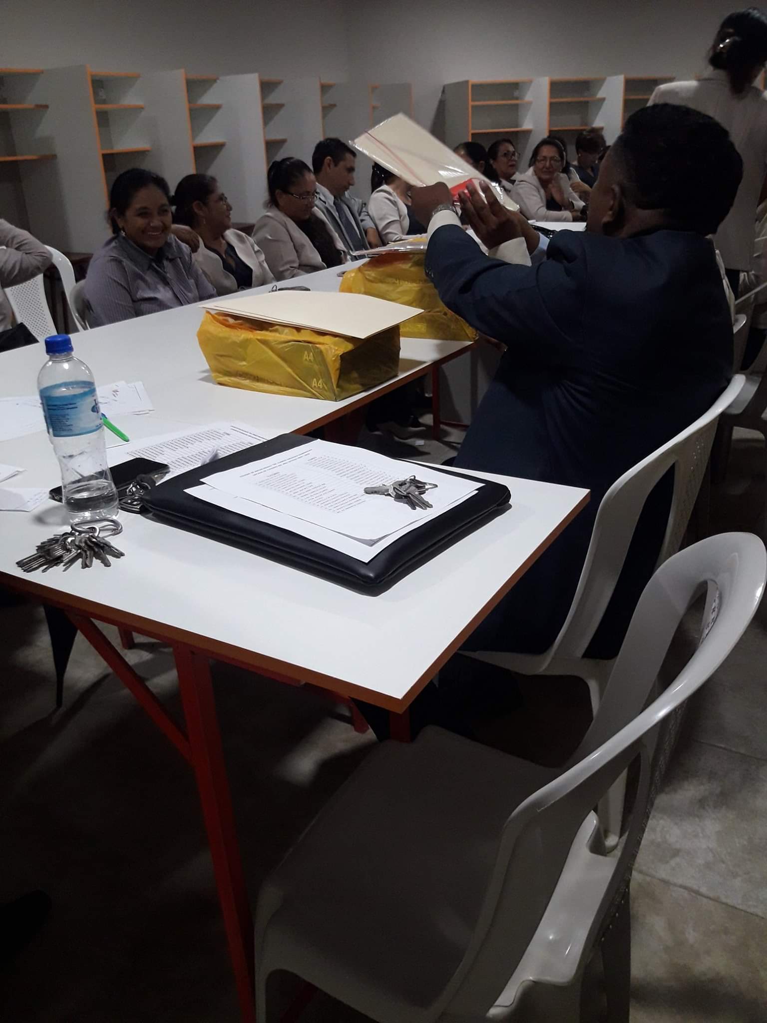 Implementación de una sala para profesores camilinos 