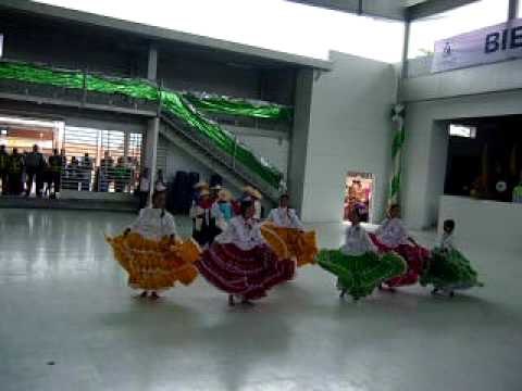 FOLKLORITO 
