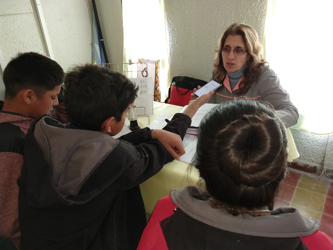 EL AMTA PRESENTA A LA DIRECTORA DE LA ESCUELA ALBERGUE DOMINGO FRENCH Prof. María Mónica Nieto