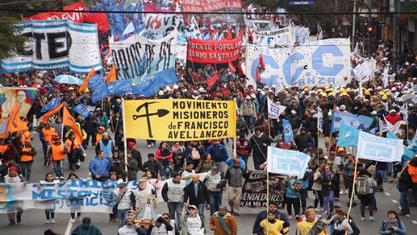 Trabajadores marchan contra modelo de exclusión de Macri