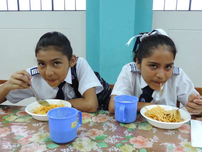Atienden con alimentos a estudiantes de régimen internado en San Martín