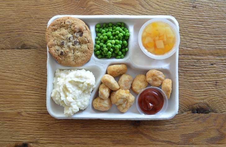 Se informa la llegada de almuerzo escolar al colegio San ignacio