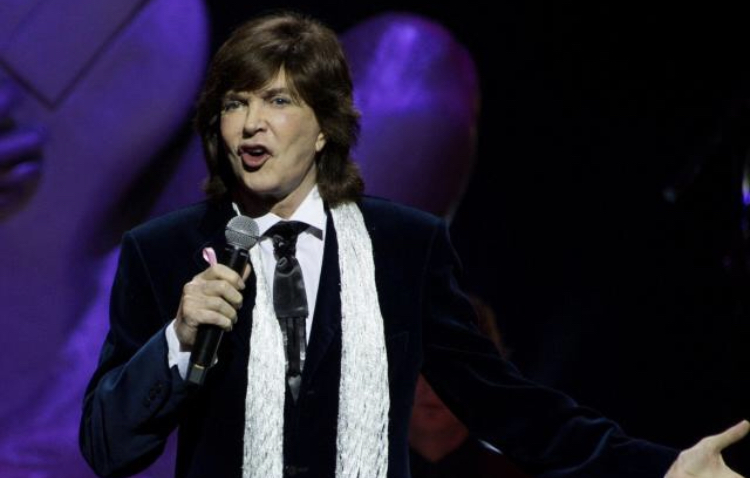 The emblematic singer and songwriter Camilo Sesto passed away