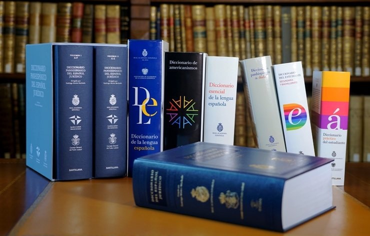 Diccionario, por Licelot Alvarado y Williams Osoria