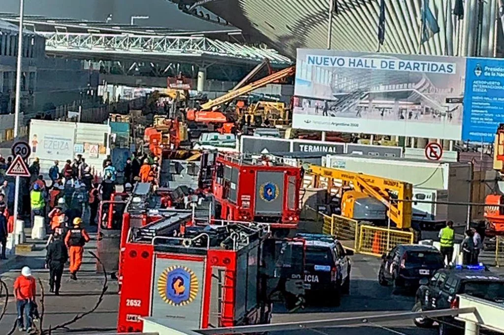 Derrumbe en el Aeropuerto de Ezeiza: un muerto y siete heridos