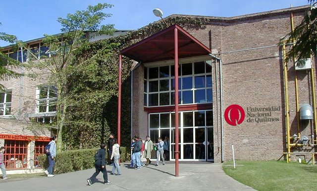 “Los que tienen derechos son los alumnos regulares”