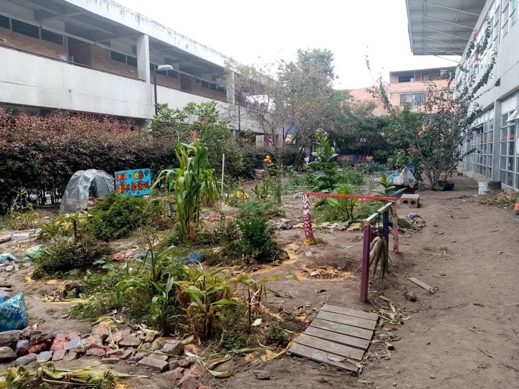 MAS ALLA DE LA HUERTA