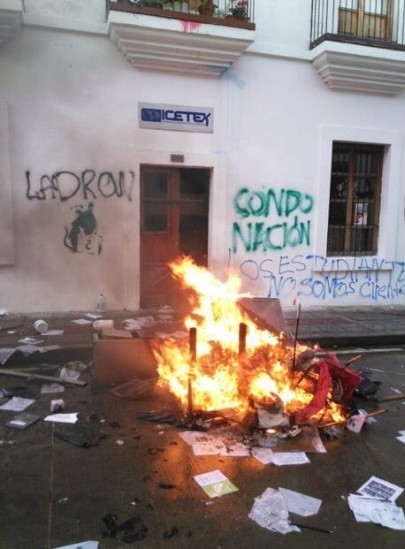 Jóvenes Intentan incendiar en Icetex