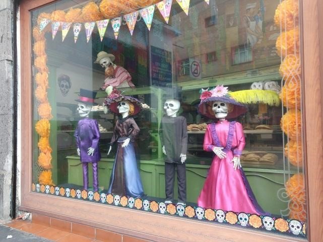 Día de muertos; tradición, color y gastronomía.