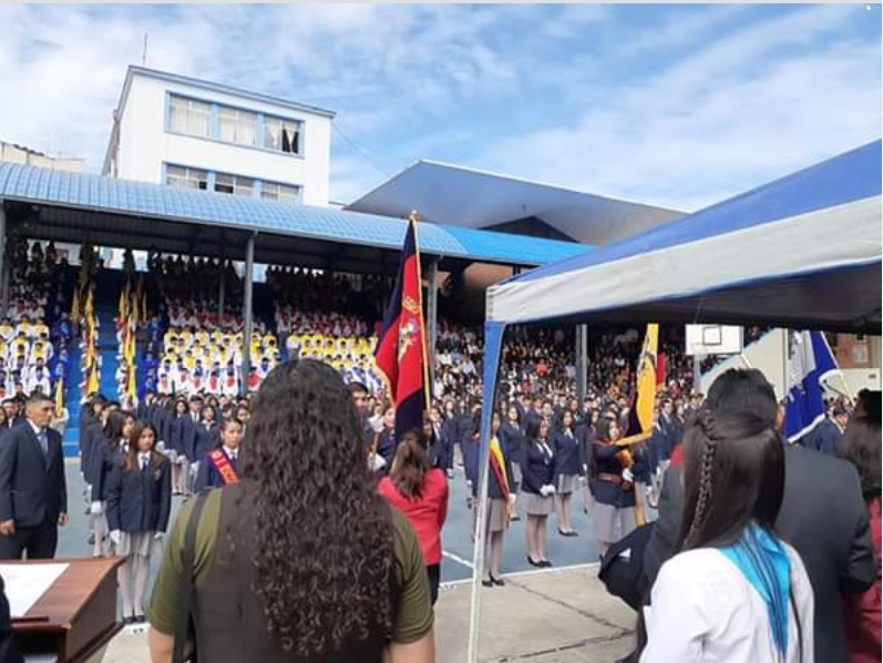 Estudiantes de tercero de bachillerato del “Fernández Madrid” también juraron la Bandera