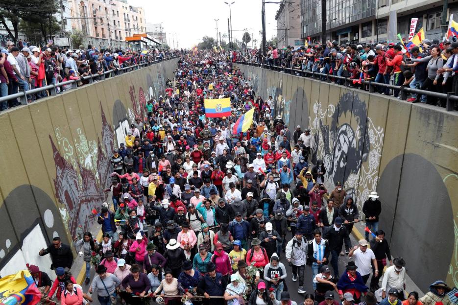 Grupos indígenas y el gobierno llegan a acuerdo en Ecuador tras 12 días de protestas y enfrentamientos