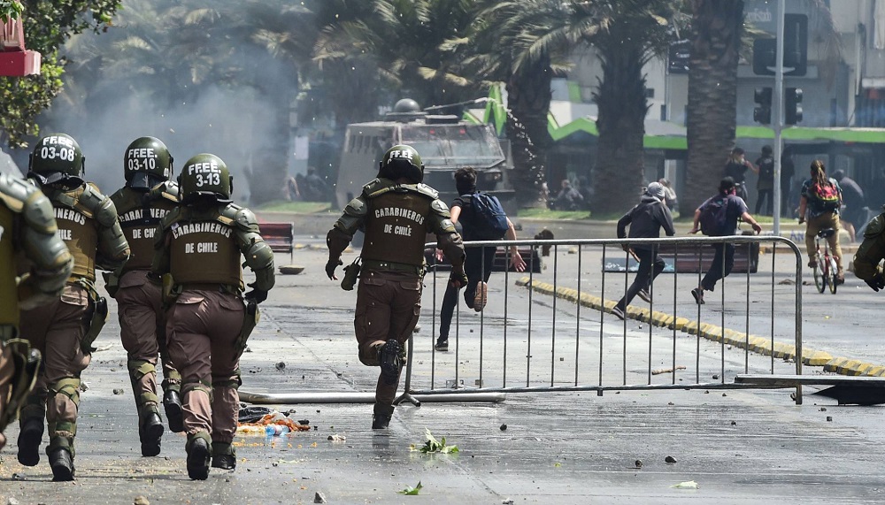 Tres muertos en el incendio de un supermercado durante los disturbios en Santiago de Chile