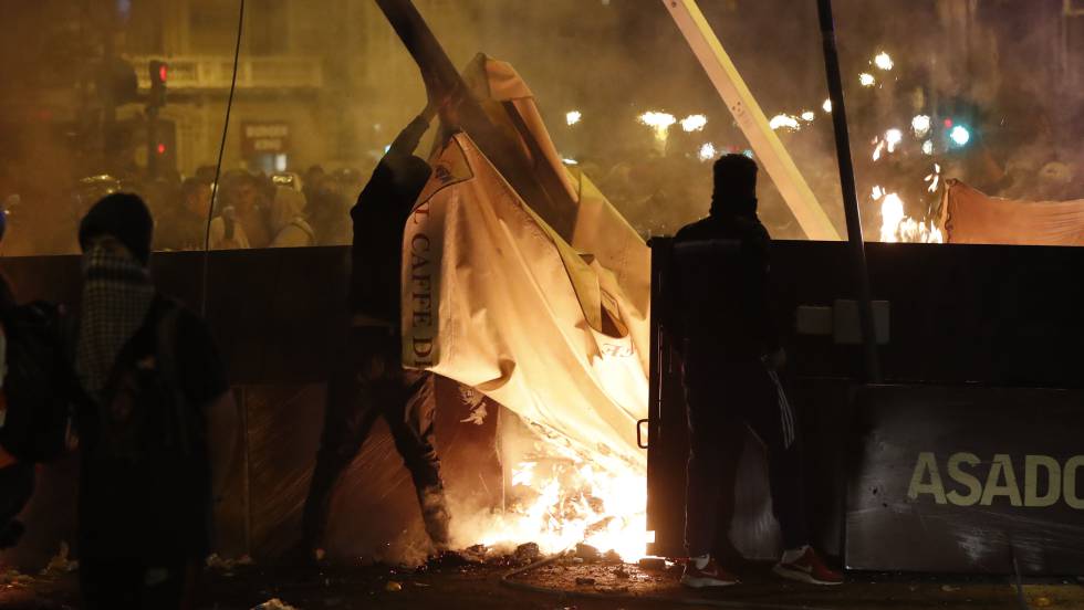 Los 2.000 jóvenes que tratan de sembrar el caos cada noche en Barcelona