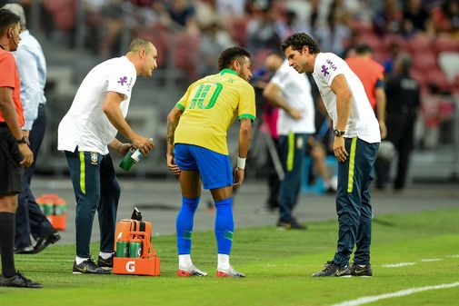 Brasil sigue sin ganar y Neymar se lesiona