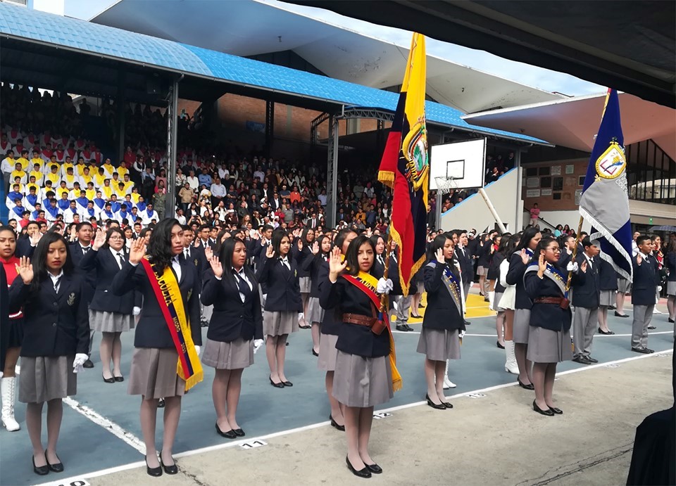 247 568 estudiantes de tercer año de Bachillerato juran compromiso y lealtad a la Bandera del Ecuador