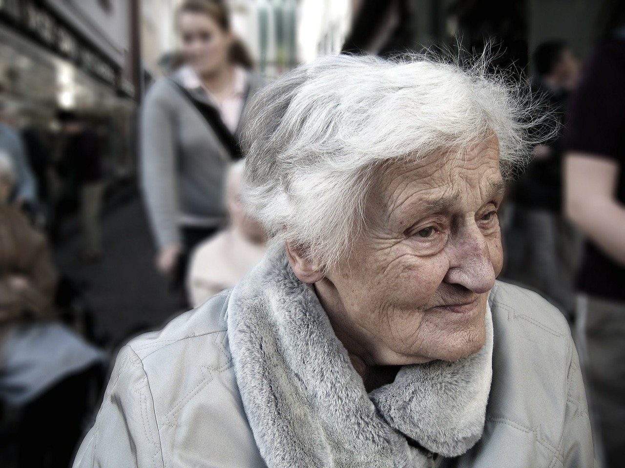 Las ayudas para los dependientes no llegan a tiempo en España