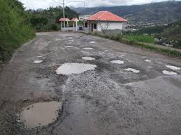 Las vías son un problema para el turismo, en chordeleg y gualaceo