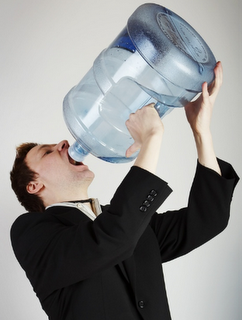 Cuidado con tomar demasiada agua estas vacaciones