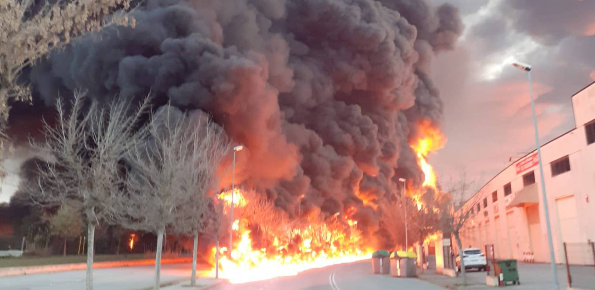 Incendio de una planta química en Montornès del Vallès