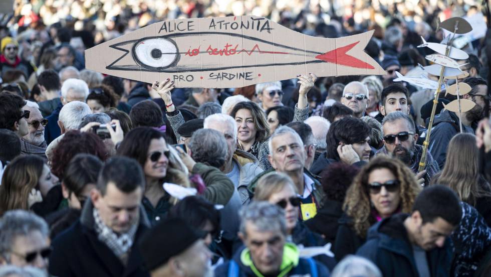 Unas 40.000 ?sardinas? se concentran en Roma para protestar contra Salvini
