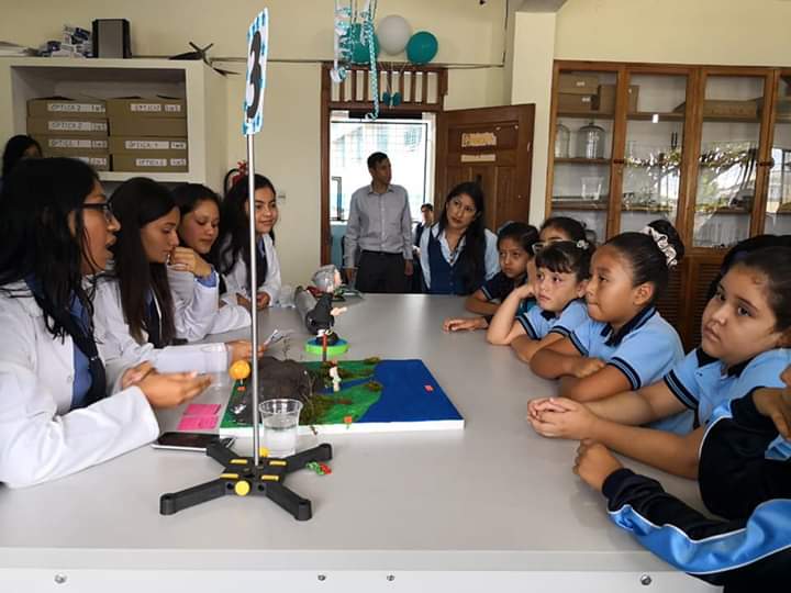 Como se encuentra la infraestructura del laboratorio de física de la Unidad Educativa