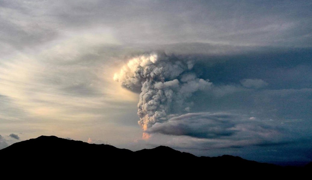 VOLCAN DE FILIPINAS ERUPCIONA