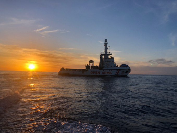 El 'Open Arms' consigue un puerto seguro en Italia