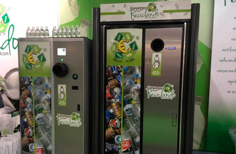 En Vitoria-Gasteiz ya hay máquinas que pagan por reciclar