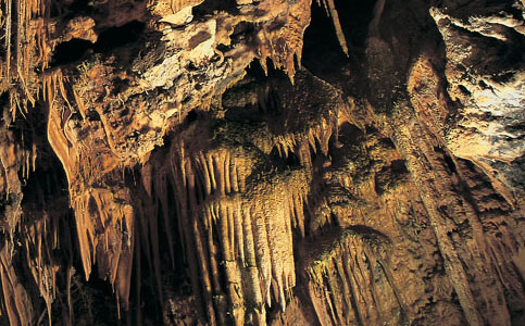 La cueva de Las Güixas se sumerge en la magia de la Navidad