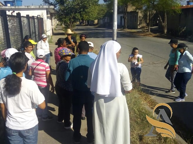 Parroquia Santos Ángeles Custodios y San Isidro Labrador evangelizó este sábado