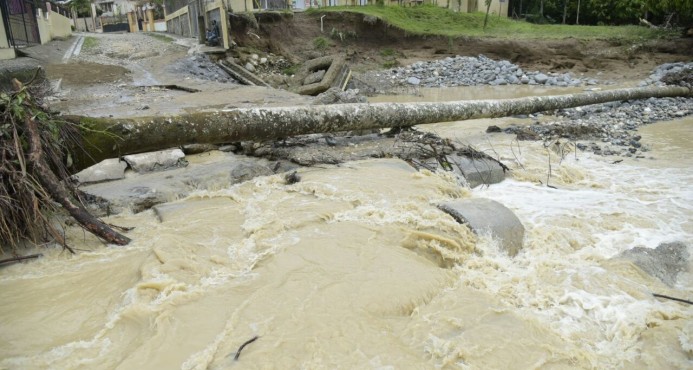 COE prohíbe bañarse en los ríos de 25 provincias están en alerta por lluvias