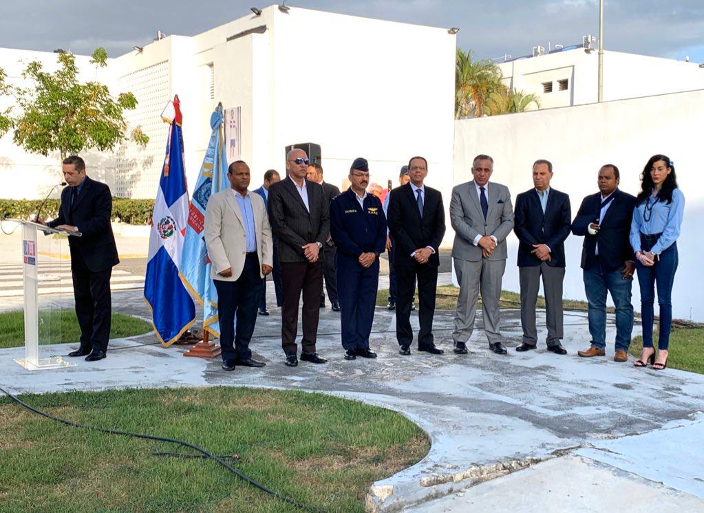 Ministro de EducaciónRDo, @MirabalPm, encabeza izamiento de bandera en el Albergue Olímpico Dominicano (Alodom).